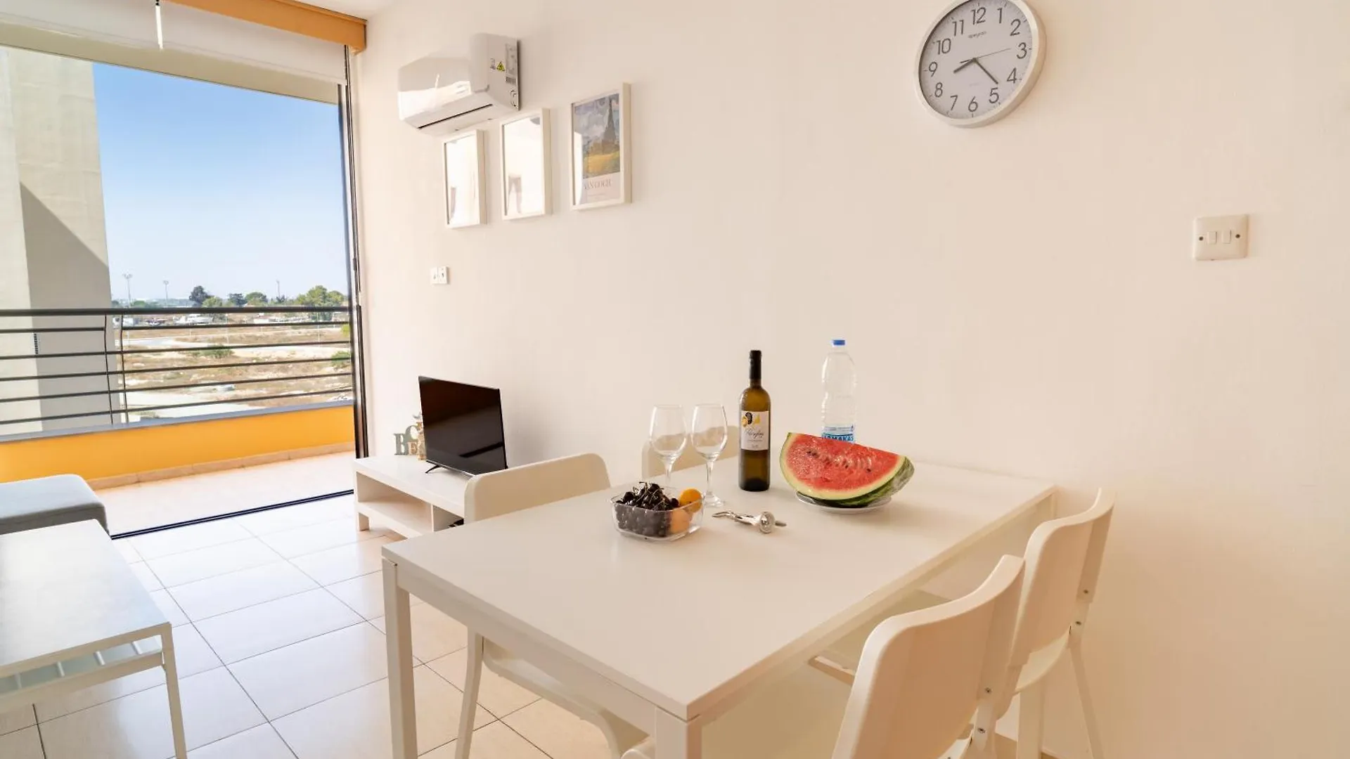 Mirabella Mackenzie 1 Bedroom Flat Near The Sea 라르나카 아파트