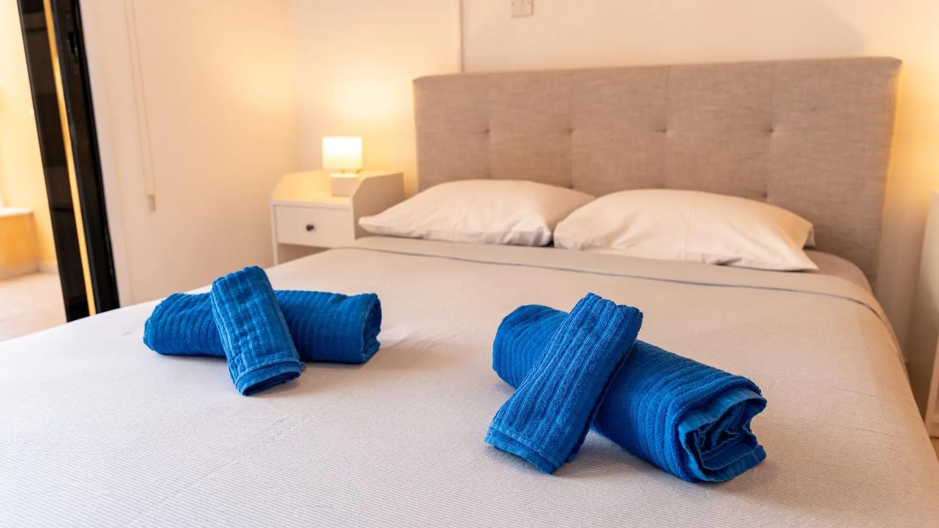 Mirabella Mackenzie 1 Bedroom Flat Near The Sea 라르나카